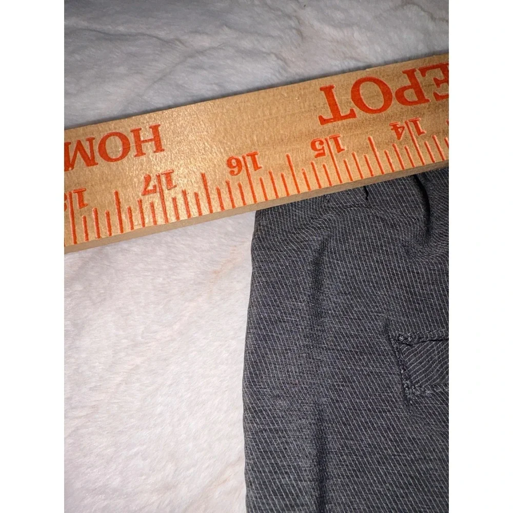 Greg‎ Norman Golf Shorts Mens 32 Grey Excellent Stretch Performance Shark Logo
